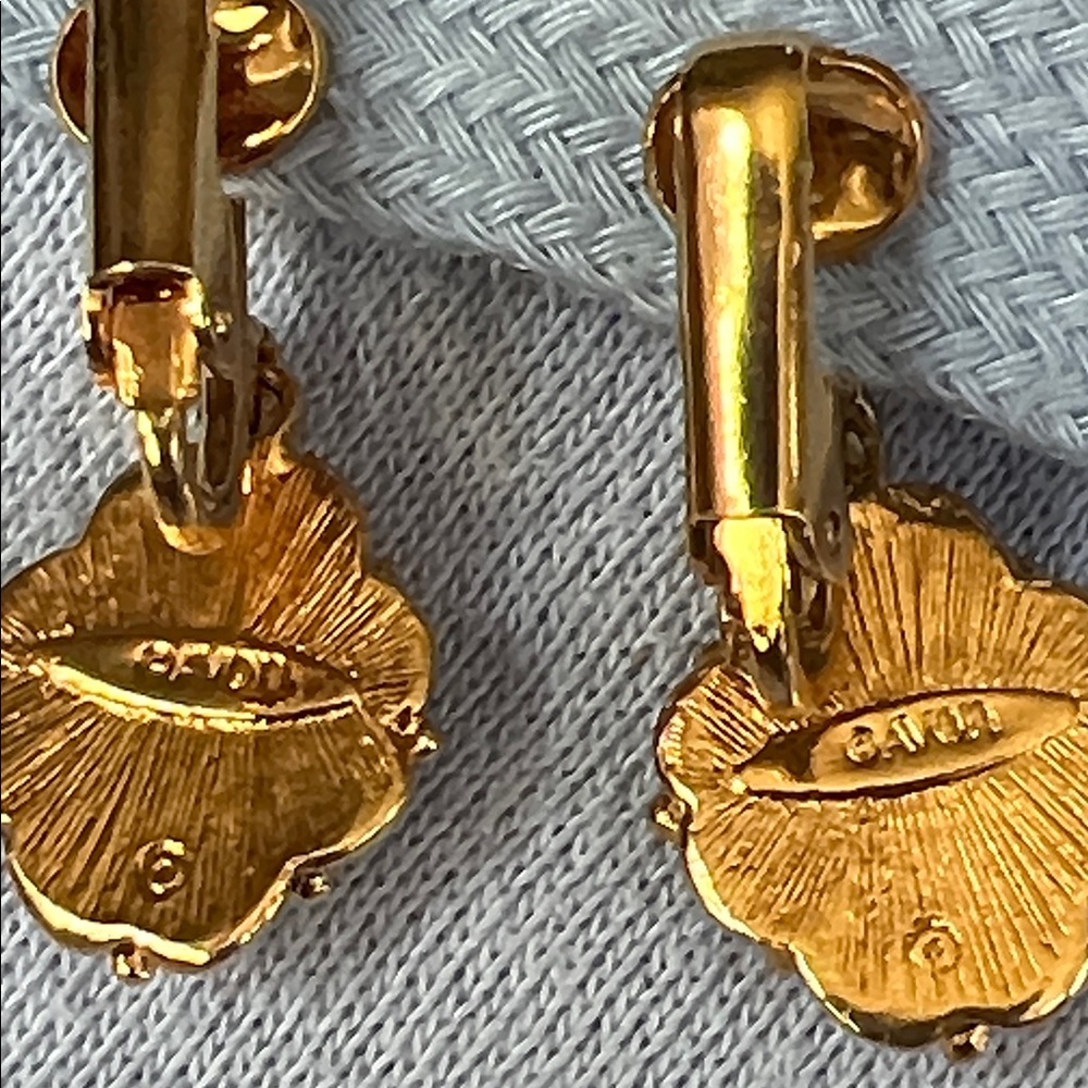 Elegant, Very Delicate Gold Cameo Earrings.WA543 - Picture 4 of 4